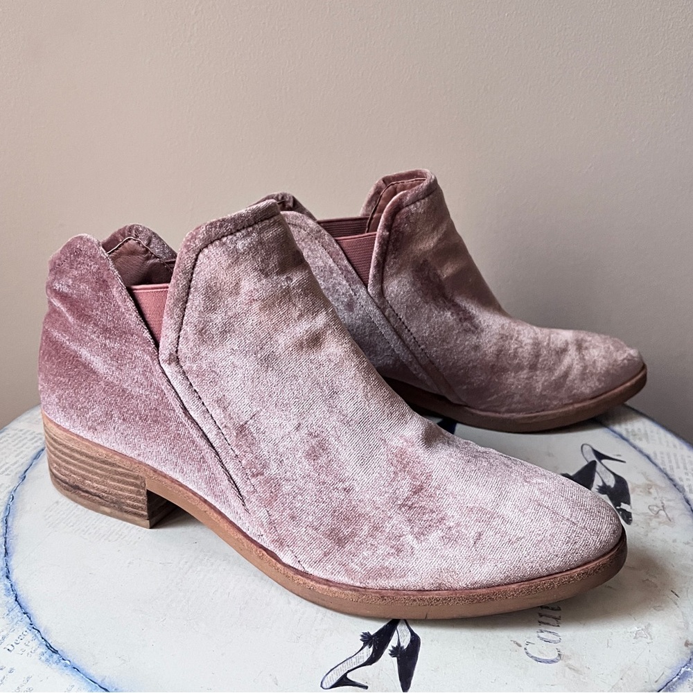 Dolce Vita Pink Velvet Ankle Boots Booties Size 8.5